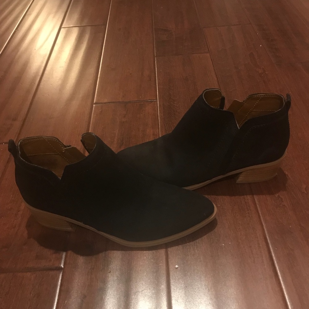 Black booties size 6